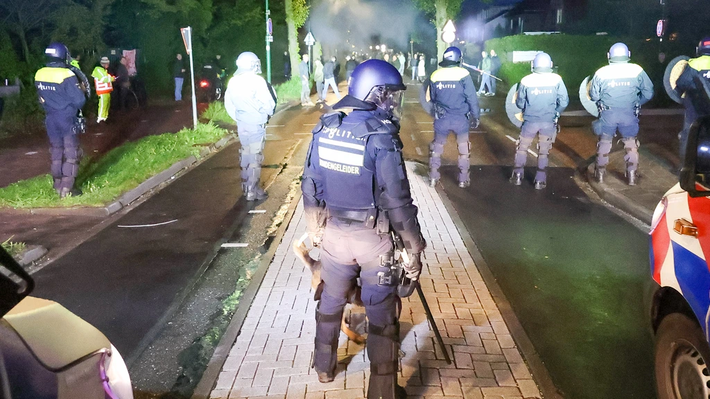 ME ingezet in Loosdrecht bij demonstratie tegen komst azc